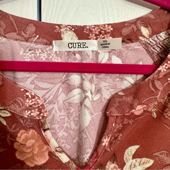NWT. Cure 3X floral blouse top. Approx. 27” armpit to armpit and 31” long. - Picture 4 of 15